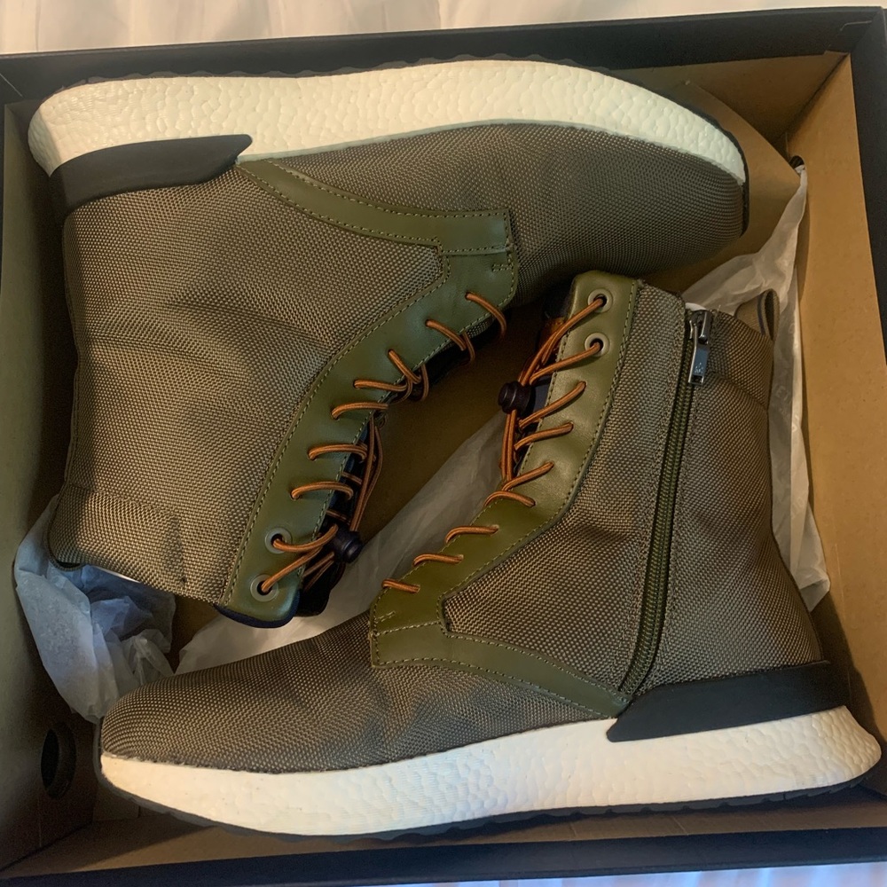 New! Kenneth Cole boots for men size 10